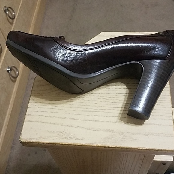 Shoes - Picture 2 of 5